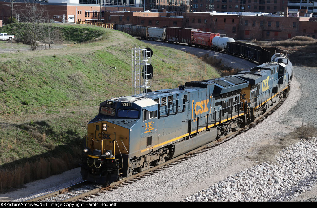 CSX 3351 & 5318 lead train F741-17 past the signal